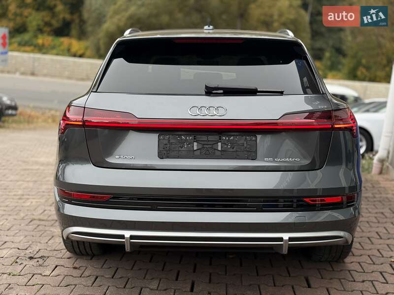 Позашляховик / Кросовер Audi e-tron 2020 в Красилові