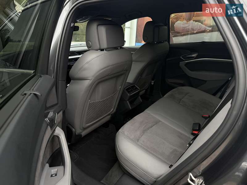 Позашляховик / Кросовер Audi e-tron 2020 в Красилові