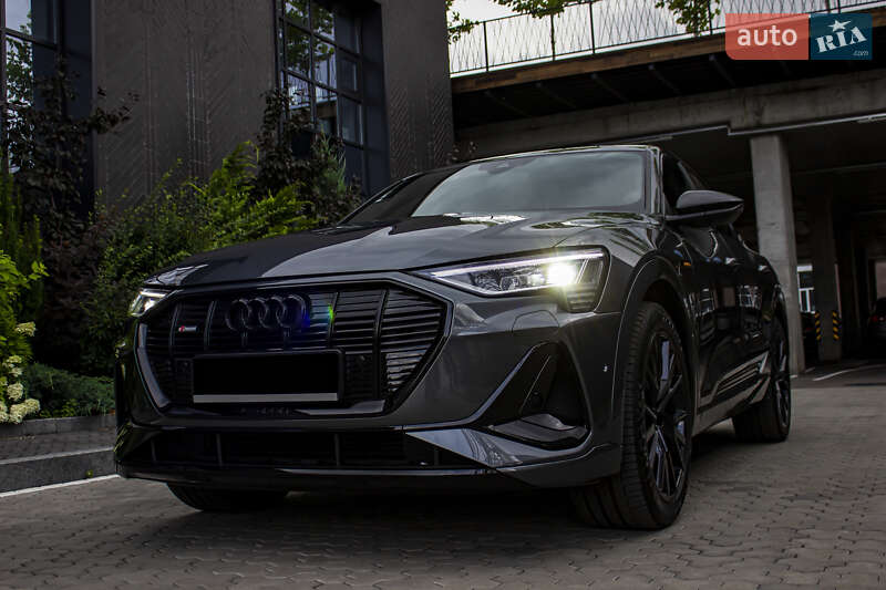 Позашляховик / Кросовер Audi e-tron 2021 в Києві