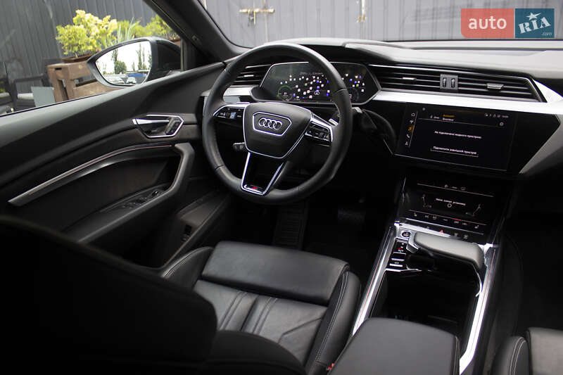 Позашляховик / Кросовер Audi e-tron 2021 в Києві