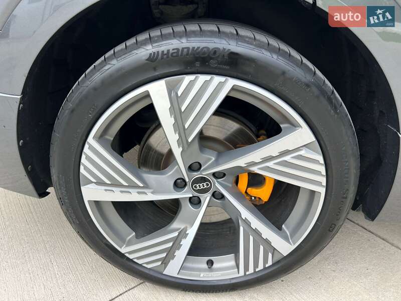 Позашляховик / Кросовер Audi e-tron 2021 в Дніпрі