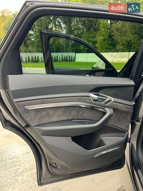 Позашляховик / Кросовер Audi e-tron 2021 в Дніпрі