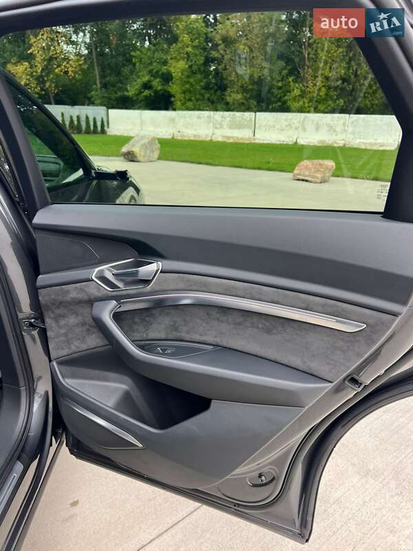 Позашляховик / Кросовер Audi e-tron 2021 в Дніпрі