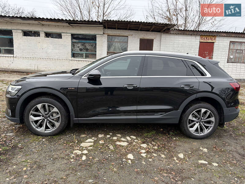Позашляховик / Кросовер Audi e-tron 2021 в Зміїві
