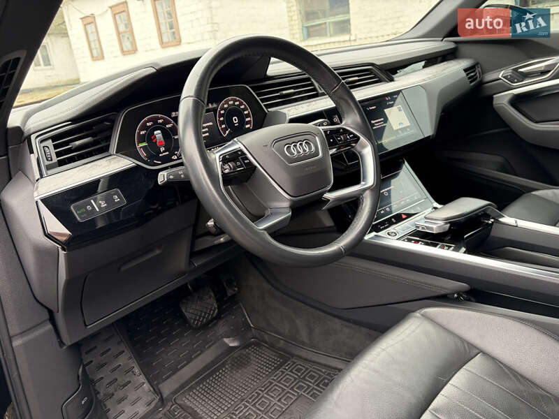 Позашляховик / Кросовер Audi e-tron 2021 в Зміїві