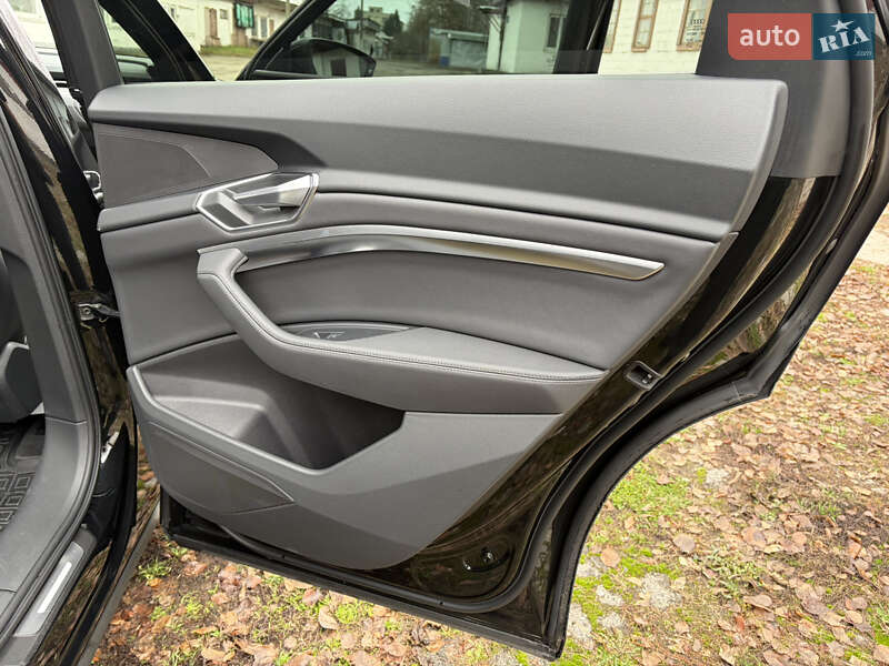 Позашляховик / Кросовер Audi e-tron 2021 в Зміїві