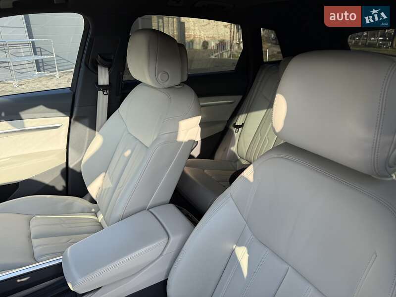 Внедорожник / Кроссовер Audi e-tron 2019 в Днепре