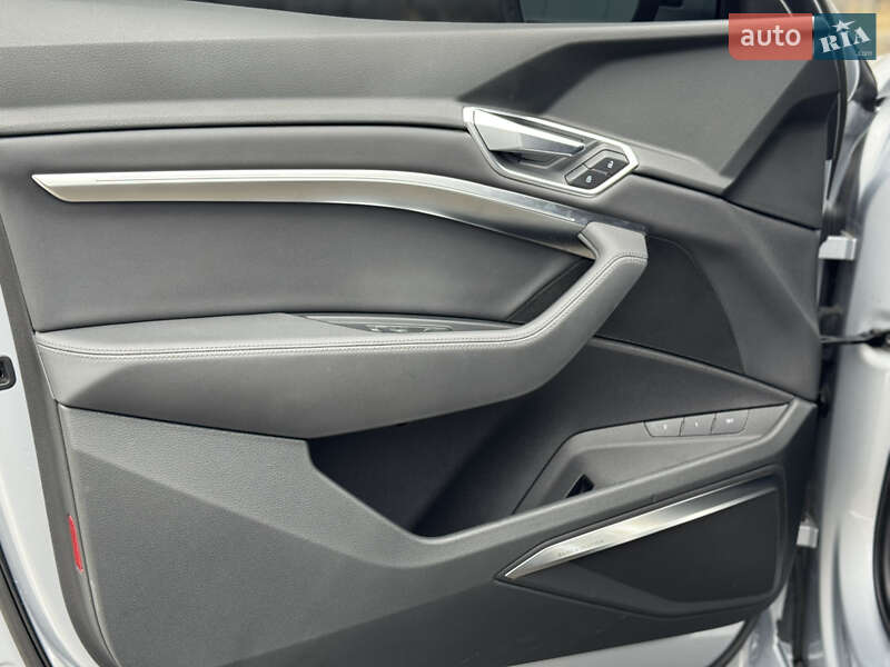 Внедорожник / Кроссовер Audi e-tron 2019 в Киеве фото 18 Внедорожник / Кроссовер Audi e-tron 2019 в Киеве