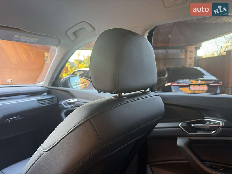 Внедорожник / Кроссовер Audi e-tron 2022 в Мукачево