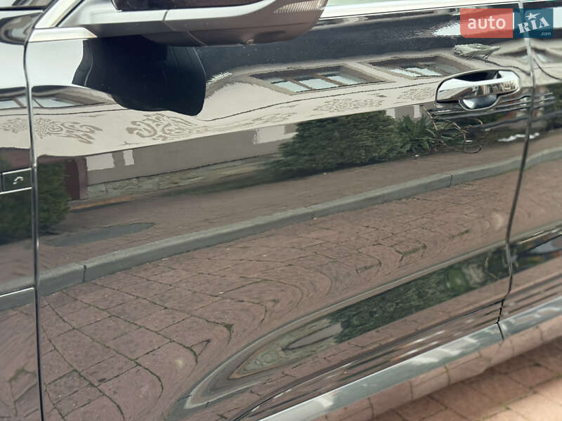 Позашляховик / Кросовер Audi e-tron 2020 в Стрию