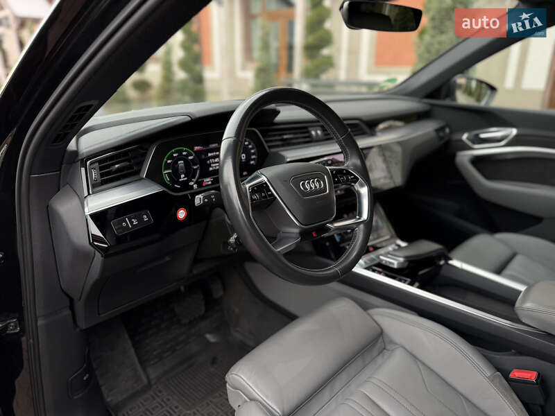 Позашляховик / Кросовер Audi e-tron 2020 в Стрию