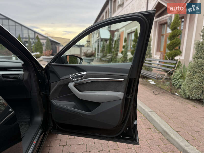 Позашляховик / Кросовер Audi e-tron 2020 в Стрию