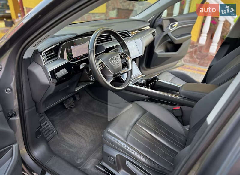 Позашляховик / Кросовер Audi e-tron 2020 в Рафалівці