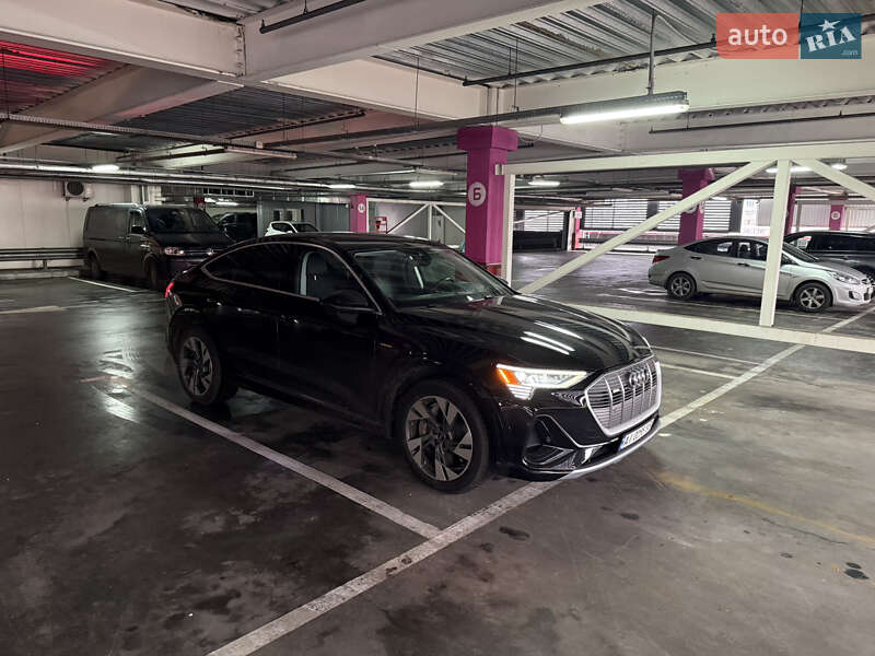 Внедорожник / Кроссовер Audi e-tron 2022 в Киеве