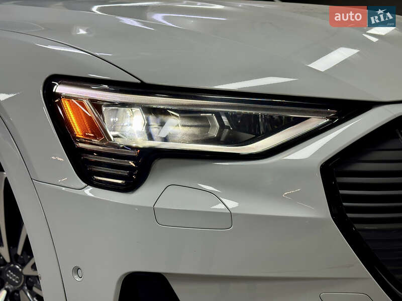 Позашляховик / Кросовер Audi e-tron 2019 в Києві