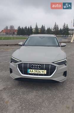 Позашляховик / Кросовер Audi e-tron 2022 в Березані