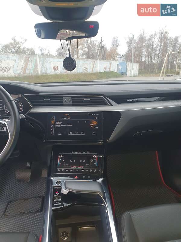 Позашляховик / Кросовер Audi e-tron 2022 в Березані