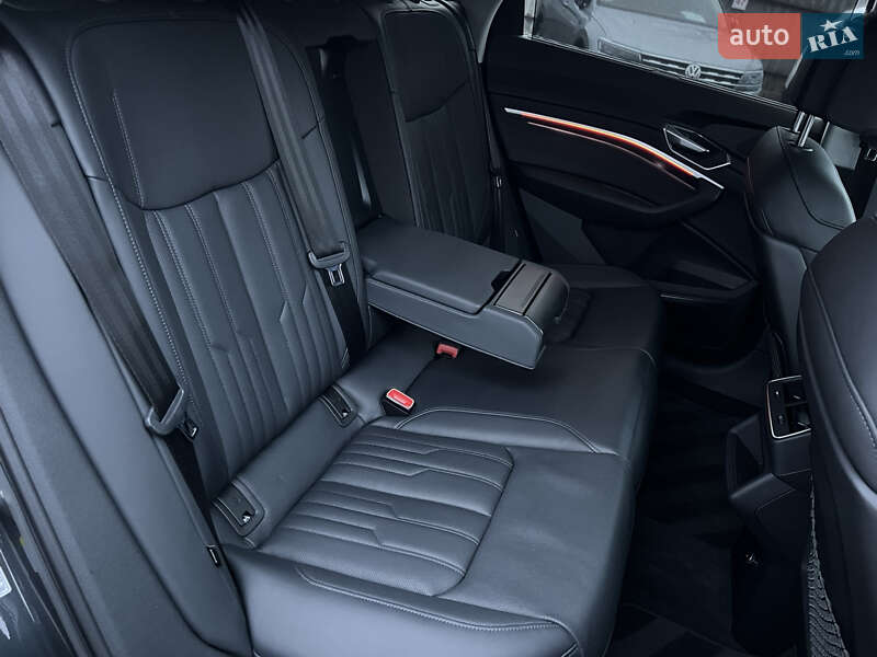 Позашляховик / Кросовер Audi e-tron 2022 в Луцьку