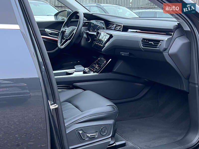 Позашляховик / Кросовер Audi e-tron 2022 в Луцьку