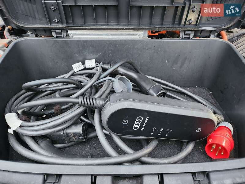 Внедорожник / Кроссовер Audi e-tron 2021 в Бориславе