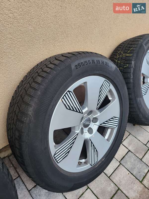 Внедорожник / Кроссовер Audi e-tron 2021 в Бориславе