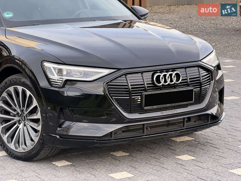 Внедорожник / Кроссовер Audi e-tron 2022 в Ужгороде