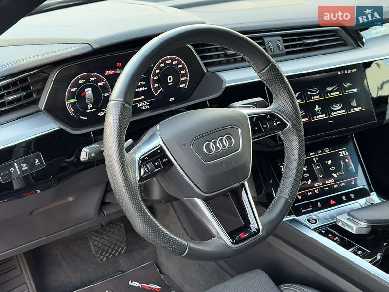 Внедорожник / Кроссовер Audi e-tron 2022 в Ужгороде