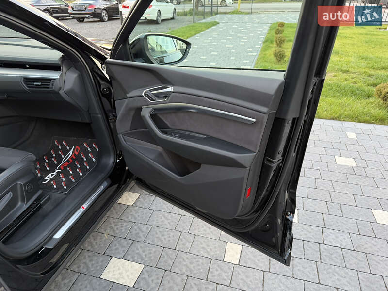 Внедорожник / Кроссовер Audi e-tron 2022 в Ужгороде