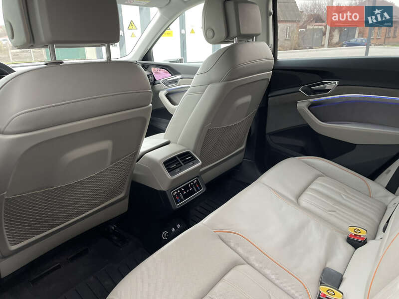 Внедорожник / Кроссовер Audi e-tron 2018 в Кропивницком