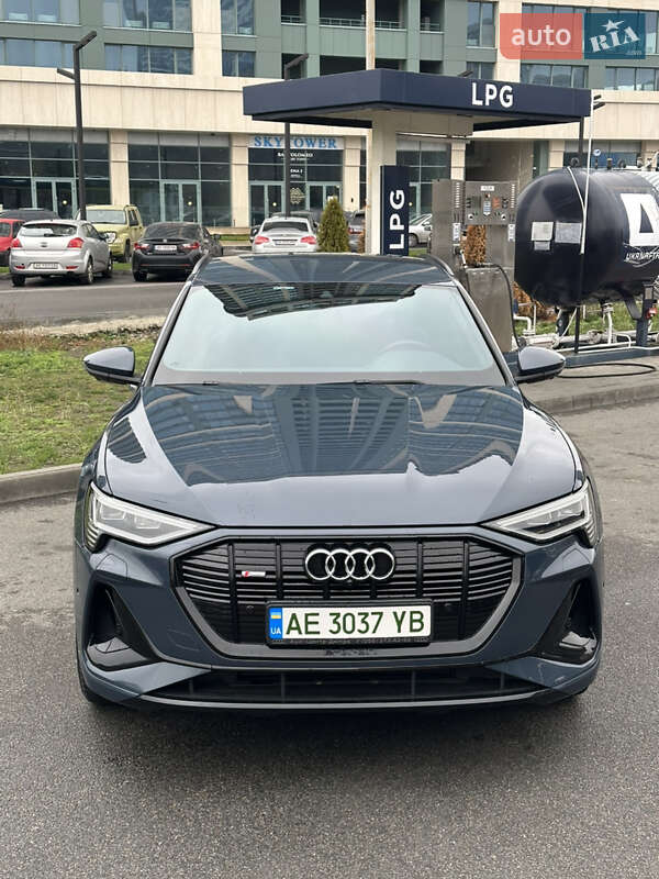 Позашляховик / Кросовер Audi e-tron 2020 в Дніпрі