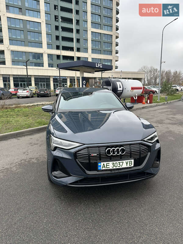 Позашляховик / Кросовер Audi e-tron 2020 в Дніпрі