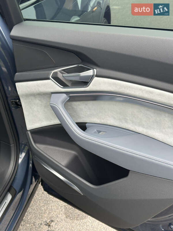 Позашляховик / Кросовер Audi e-tron 2020 в Дніпрі