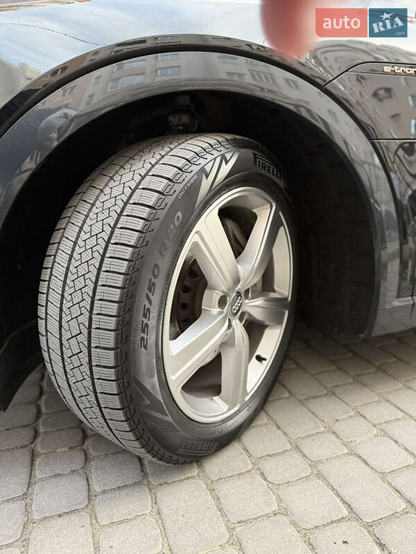 Внедорожник / Кроссовер Audi e-tron 2020 в Львове