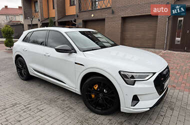Позашляховик / Кросовер Audi e-tron 2022 в Хмельницькому