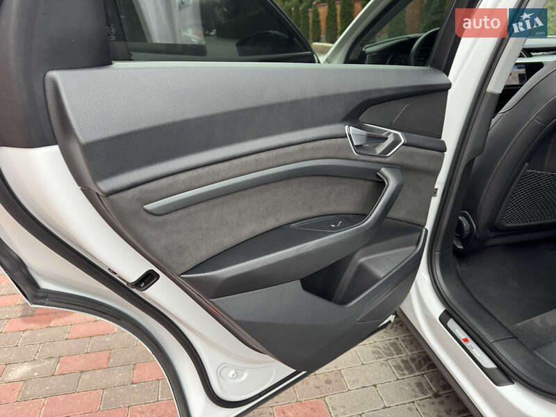 Внедорожник / Кроссовер Audi e-tron 2023 в Хмельницком