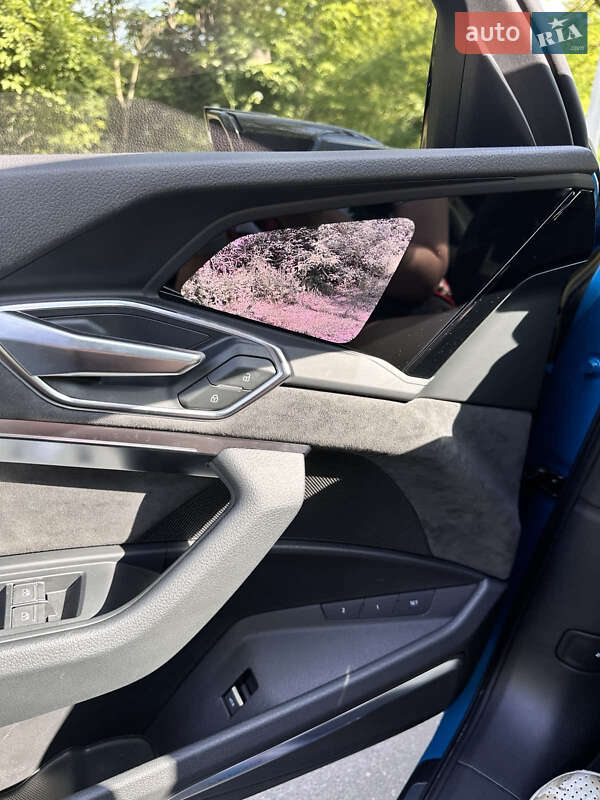 Внедорожник / Кроссовер Audi e-tron 2020 в Киеве фото 13 Внедорожник / Кроссовер Audi e-tron 2020 в Киеве