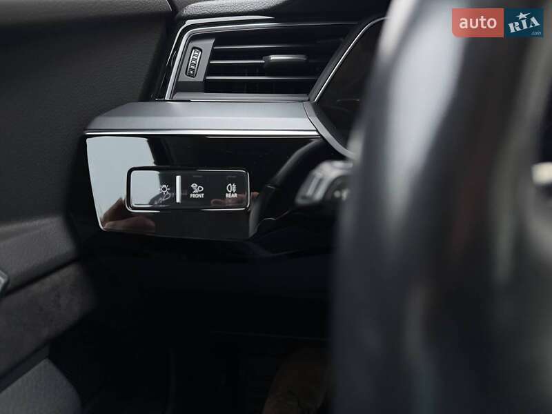 Внедорожник / Кроссовер Audi e-tron 2019 в Киеве фото 14 Внедорожник / Кроссовер Audi e-tron 2019 в Киеве