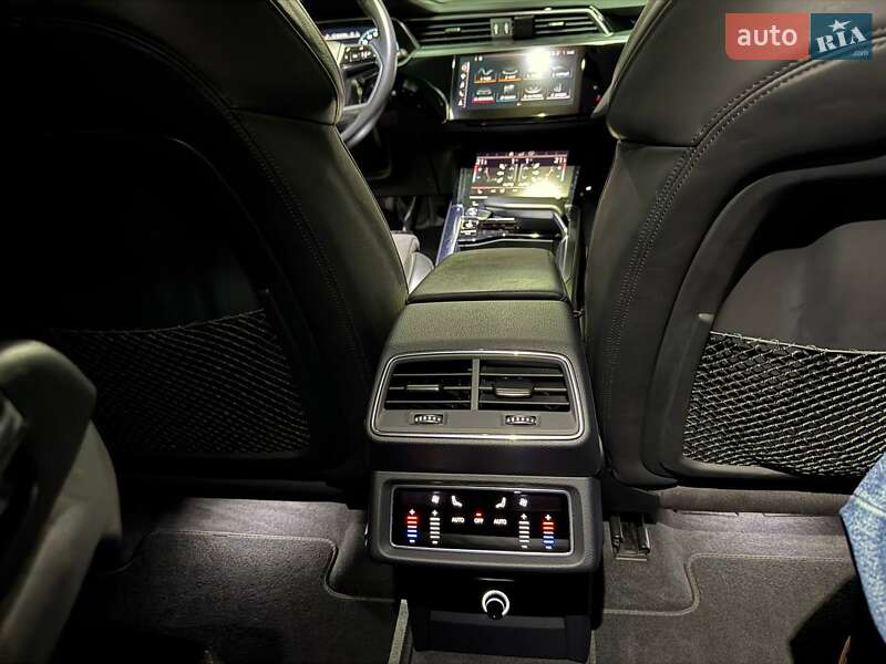 Внедорожник / Кроссовер Audi e-tron 2019 в Киеве фото 25 Внедорожник / Кроссовер Audi e-tron 2019 в Киеве