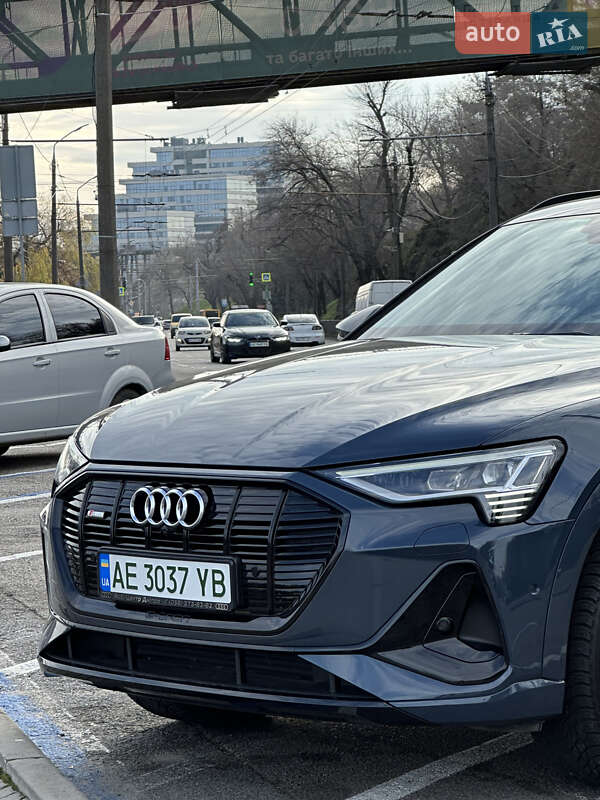 Внедорожник / Кроссовер Audi e-tron 2020 в Днепре фото 17 Внедорожник / Кроссовер Audi e-tron 2020 в Днепре