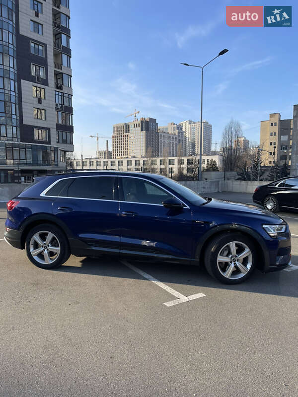 Внедорожник / Кроссовер Audi e-tron 2021 в Киеве