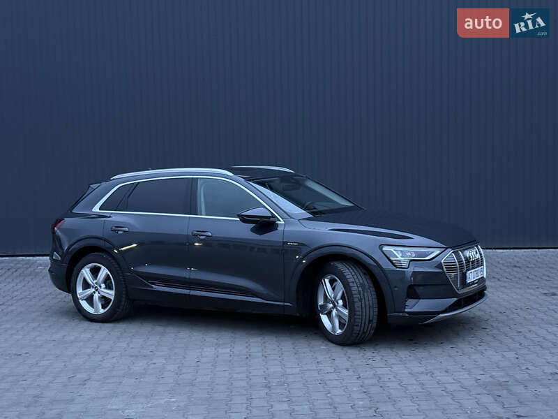 Внедорожник / Кроссовер Audi e-tron 2022 в Калуше