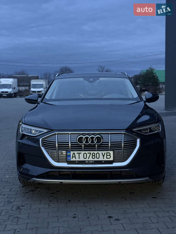 Внедорожник / Кроссовер Audi e-tron 2022 в Калуше