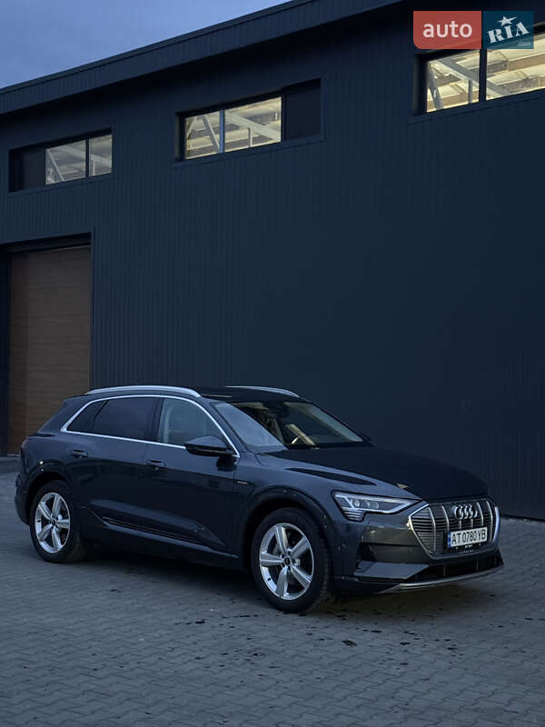 Внедорожник / Кроссовер Audi e-tron 2022 в Калуше