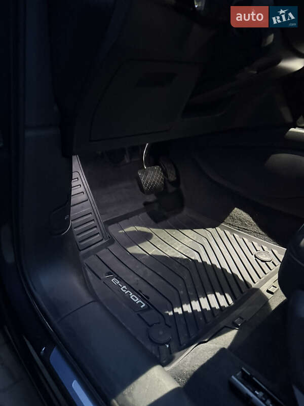 Внедорожник / Кроссовер Audi e-tron 2022 в Калуше