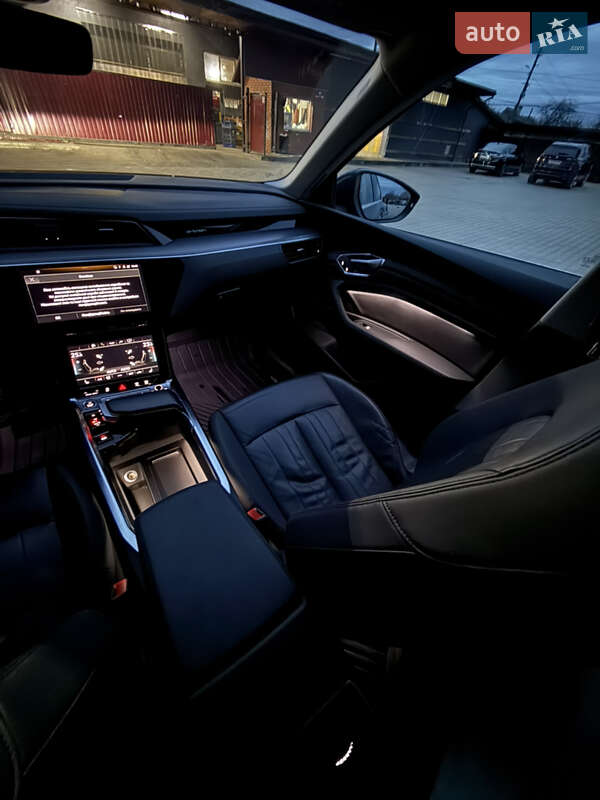 Внедорожник / Кроссовер Audi e-tron 2022 в Калуше