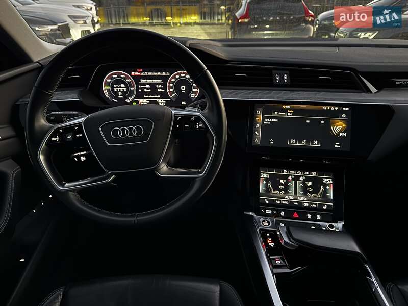 Внедорожник / Кроссовер Audi e-tron 2021 в Киеве фото 25 Внедорожник / Кроссовер Audi e-tron 2021 в Киеве