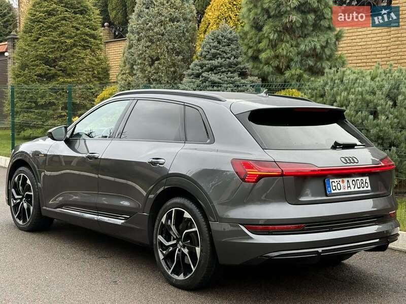 Внедорожник / Кроссовер Audi e-tron 2022 в Ровно
