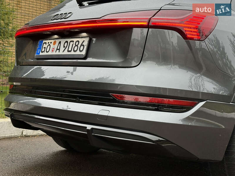 Внедорожник / Кроссовер Audi e-tron 2022 в Ровно