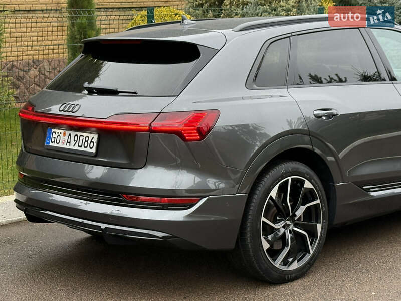 Внедорожник / Кроссовер Audi e-tron 2022 в Ровно