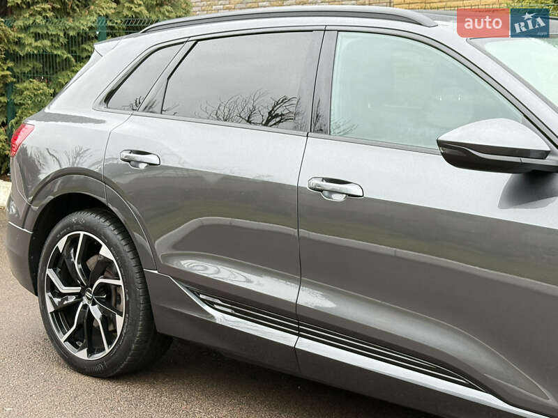 Внедорожник / Кроссовер Audi e-tron 2022 в Ровно